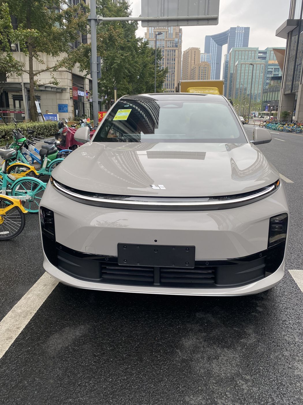 豪利官网 MEGA 高压纯电 MPV